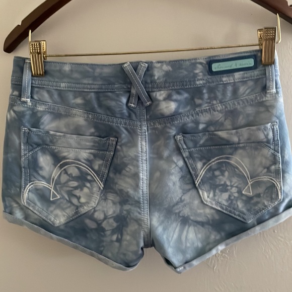 Denim Short Samuel & Kevin, Blue and White colors Size “M”  COD # 0150. - Picture 5 of 11